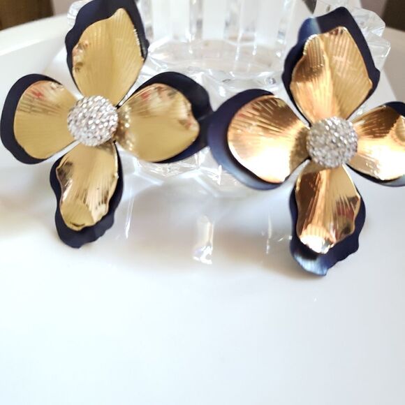New! Zara Floral Post Back Earrings - Picture 10 of 11